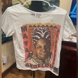 Maya Angelou t-shirt size small in GUC